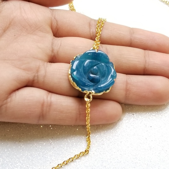 Blue agate carved rose Y gold necklace. - Picture 3 of 6